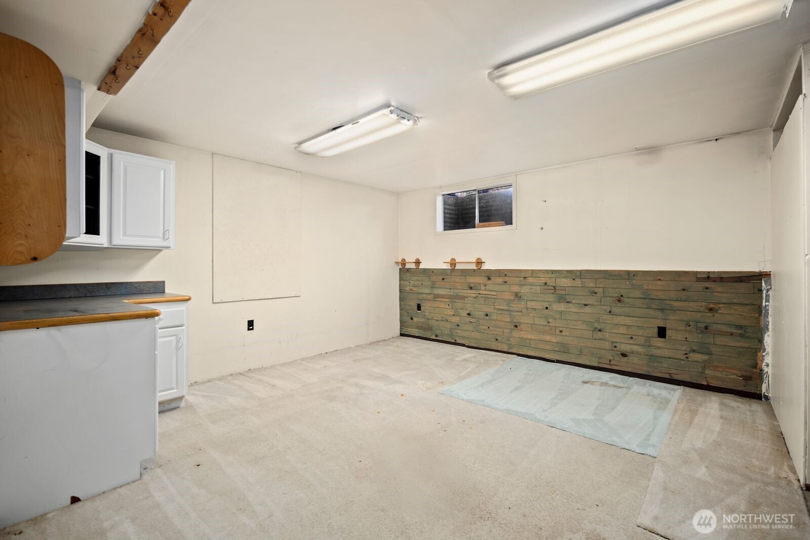 6899 Navajo Trail NE