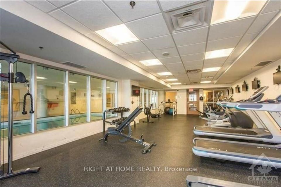 242 RIDEAU St PH2-280