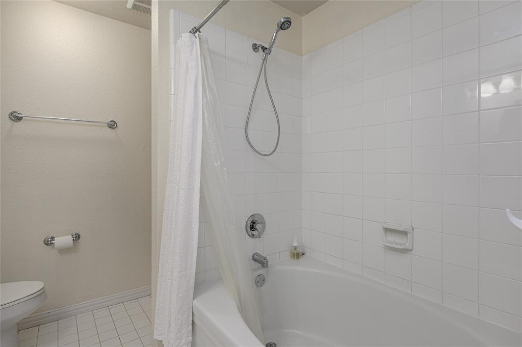 2900 Bluffs Court