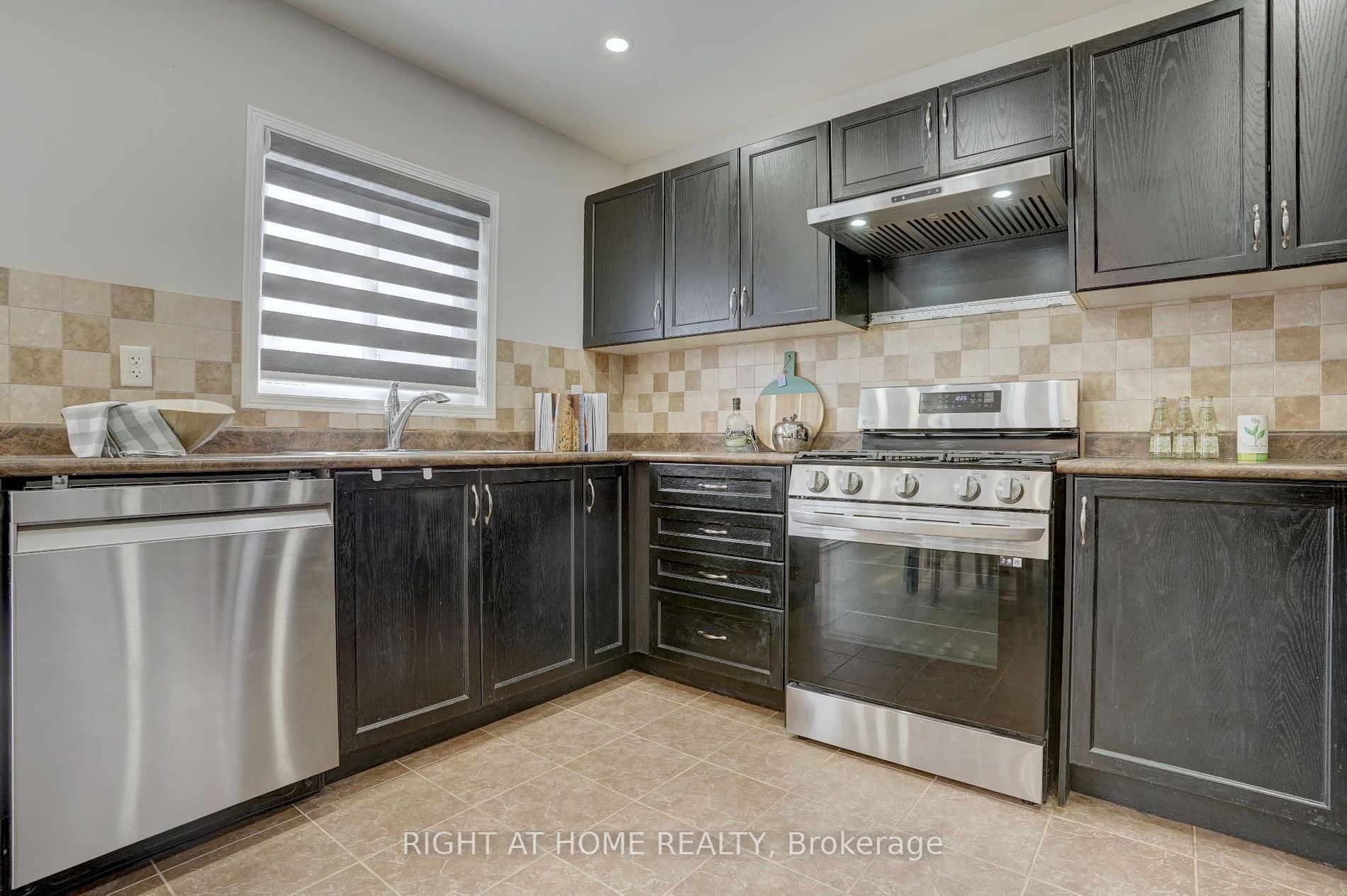 1087 Beneford Rd