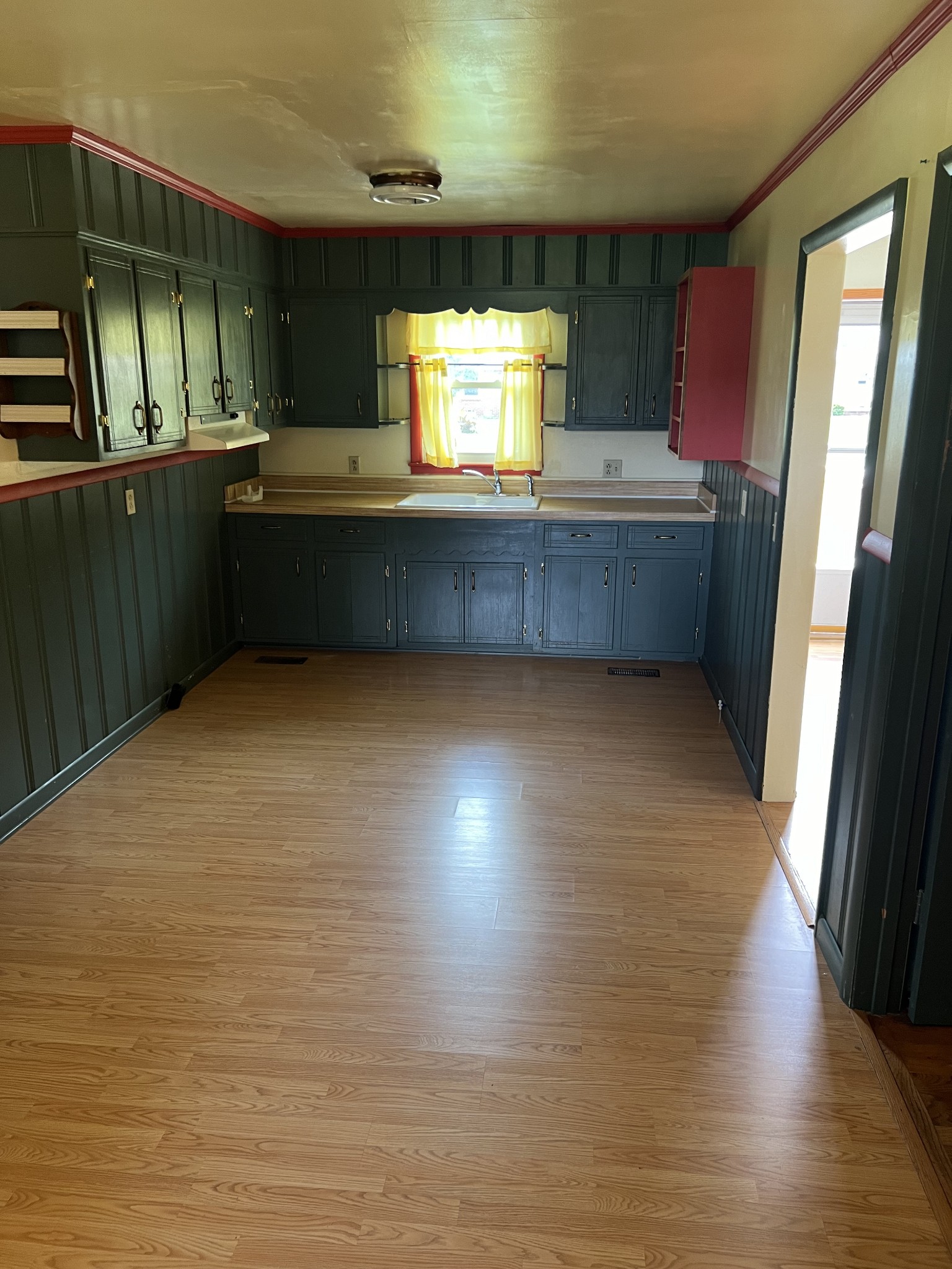 350 Lagoon Dr