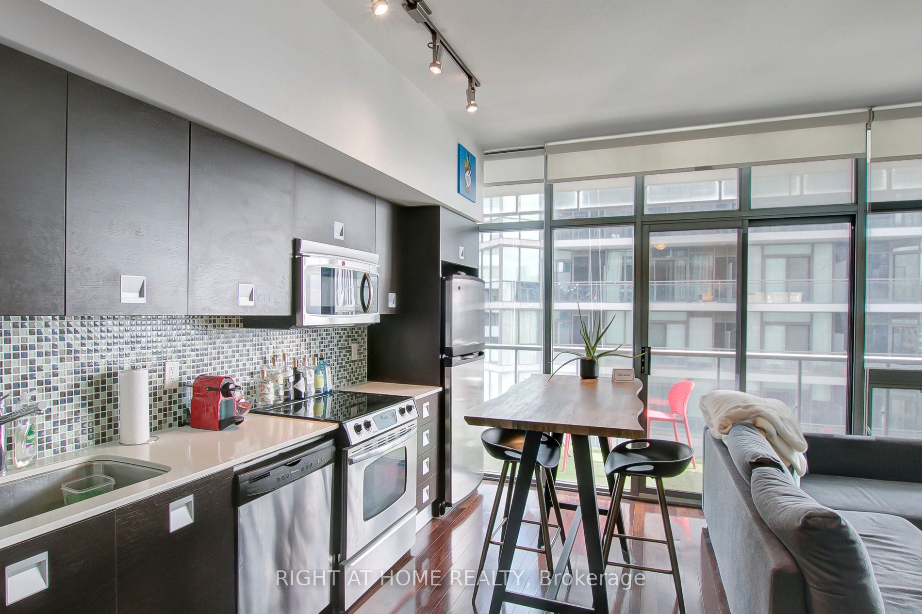 33 E Charles St 4009