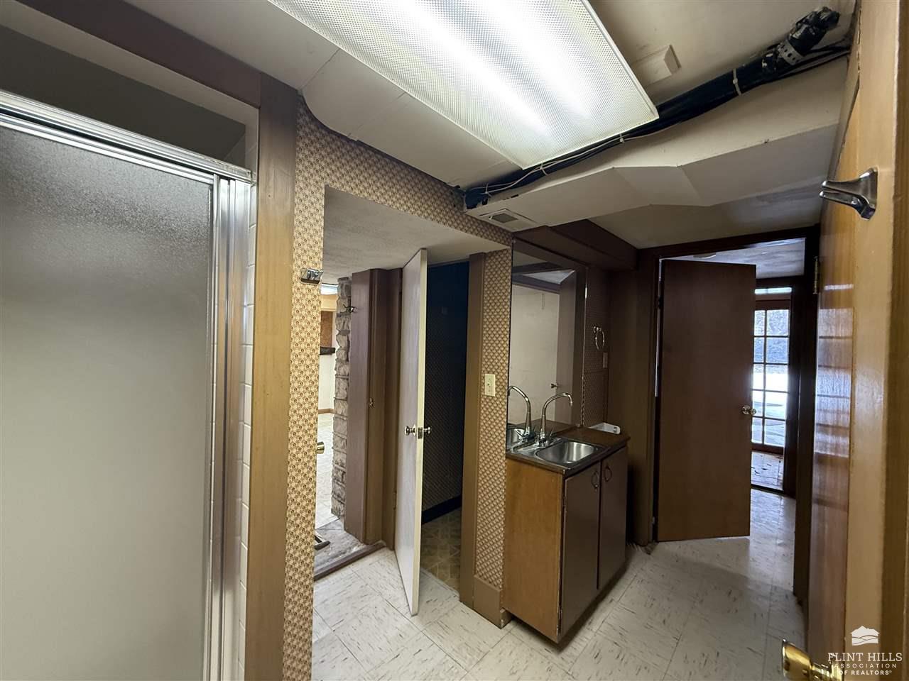 7100 Tuttle Creek Boulevard