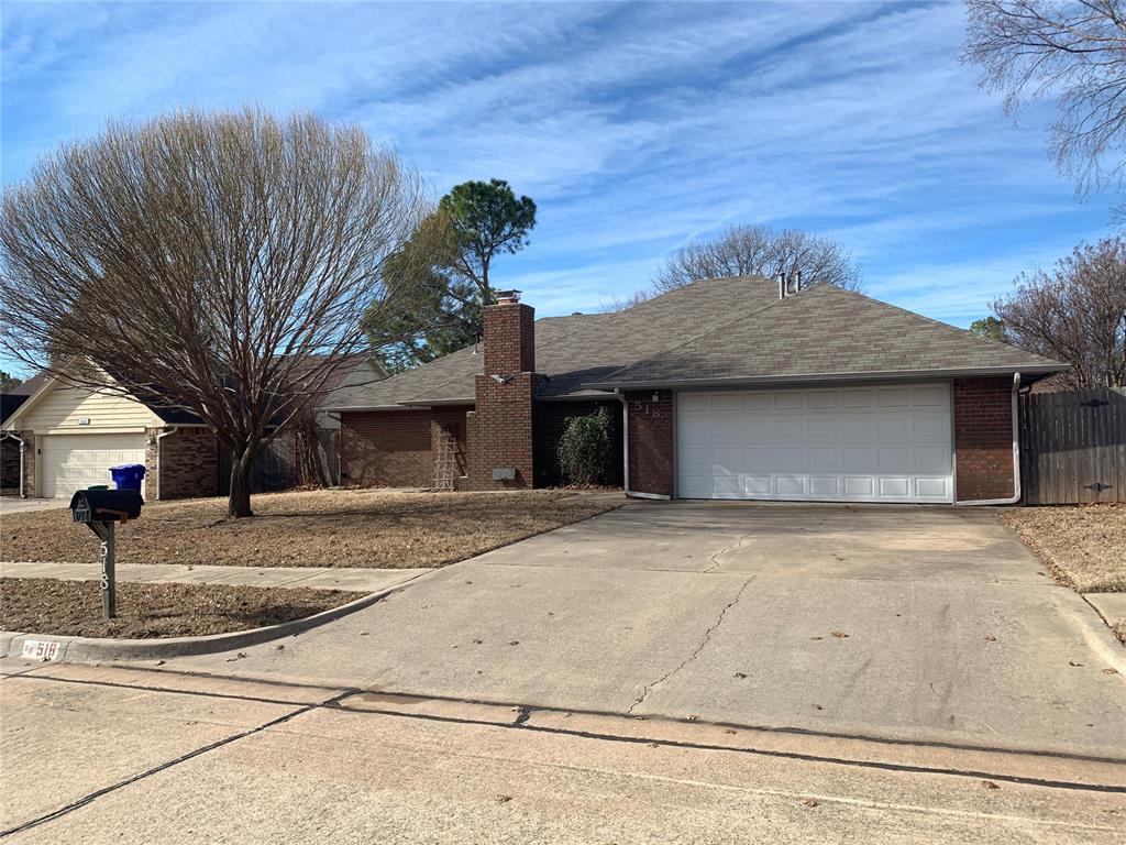Spacious 3 bedroom home in west Norman, conveniently located near I-35 and the mall! Master suite features large tub and separate shower. Home has sunroom and large workshop plus a pool!Pets: Yes, See pet policy belowRefrigerator: NoWasher and Dryer: NoSCHOOLSTruman Elementary SchoolAlcott Middle SchoolNorman High School