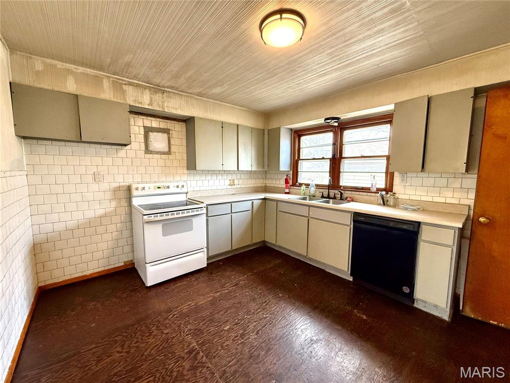 559 W Bell Street
