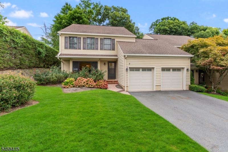 7 Shadowbrook Ln