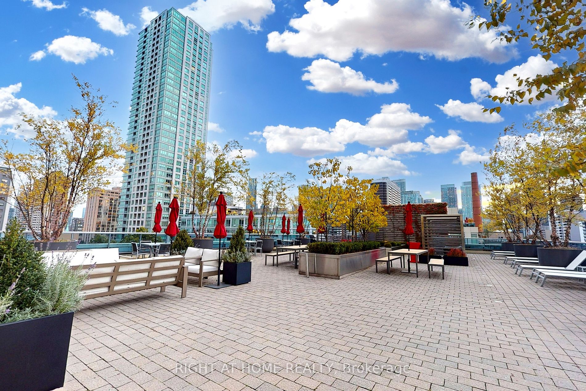 500 Sherbourne St 2402