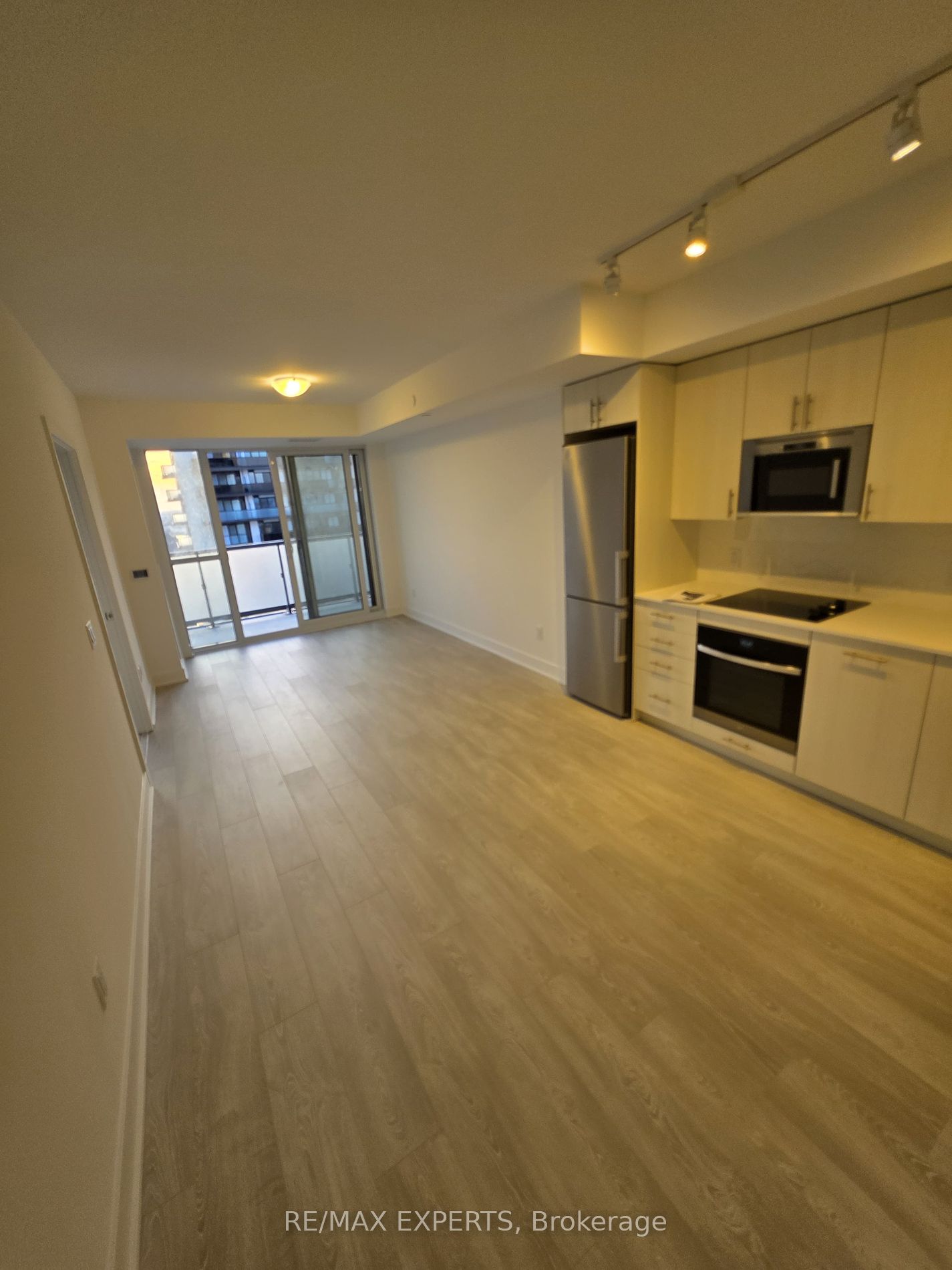 2545 N Simcoe St 2414