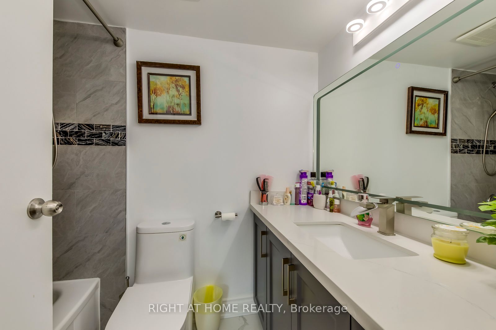 3700 Kaneff Cres 1412