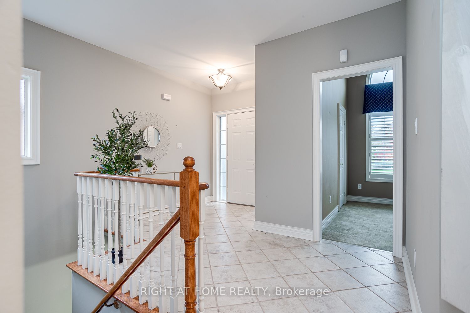 311 Waterbury Cres