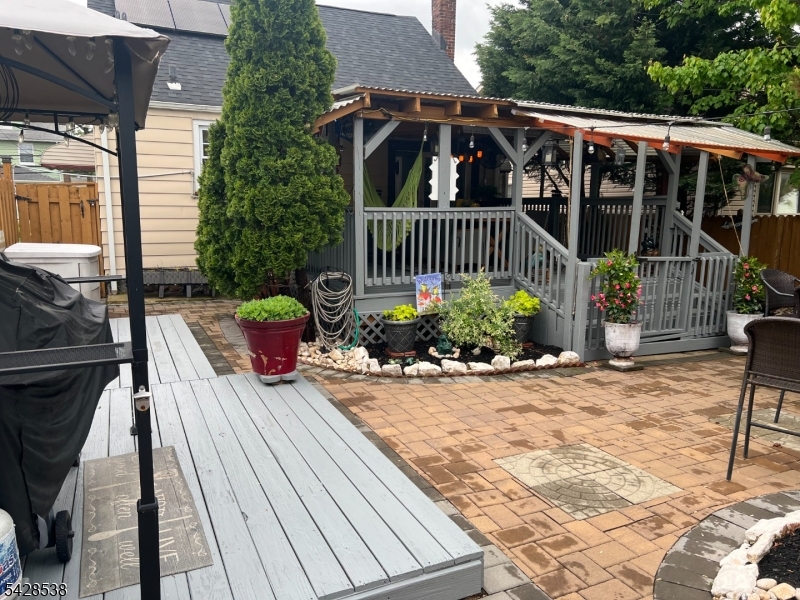 120 Livingston Rd