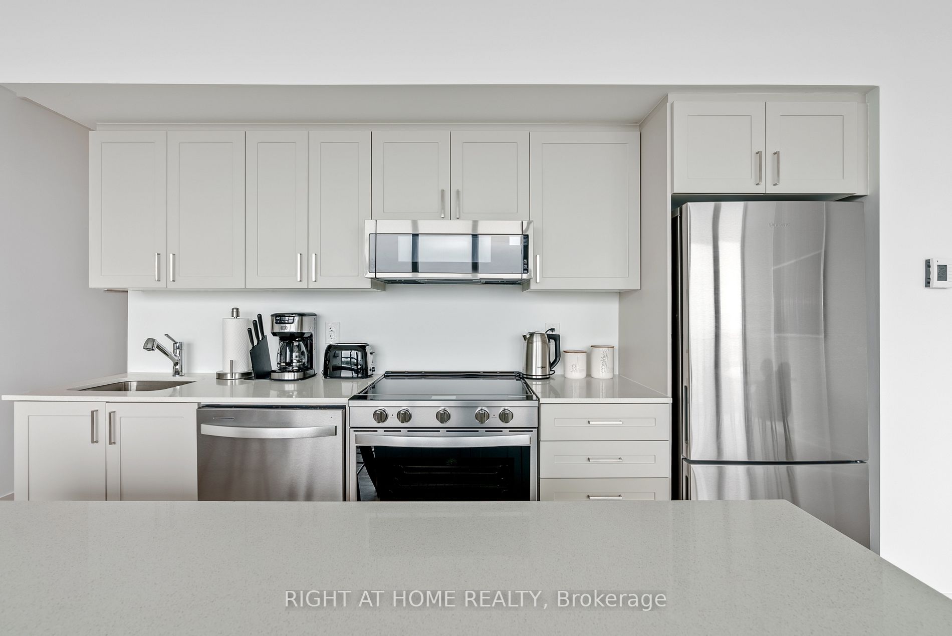 1063 Douglas Mccurdy Comm Circ