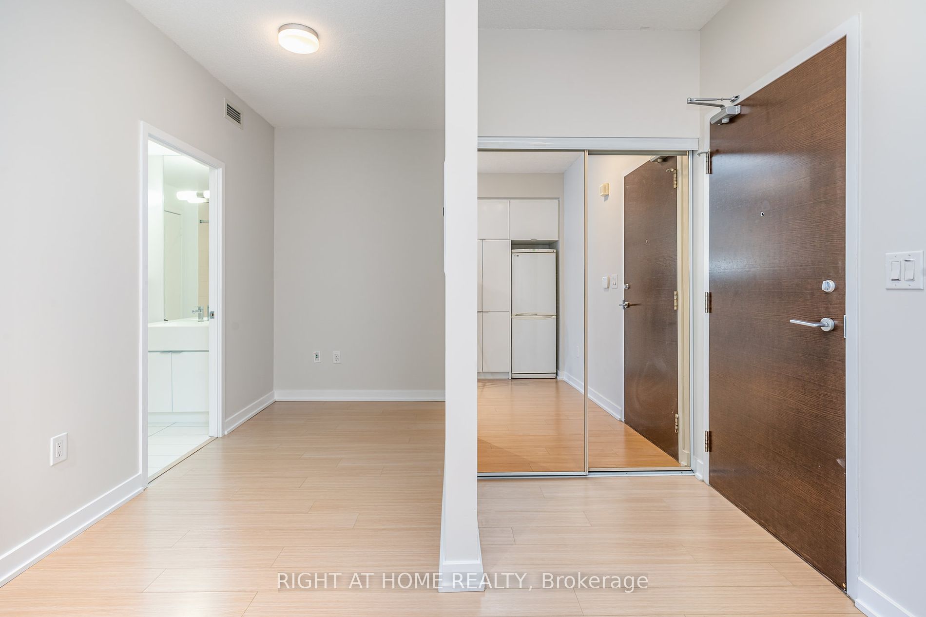 21 Iceboat Terr 3703