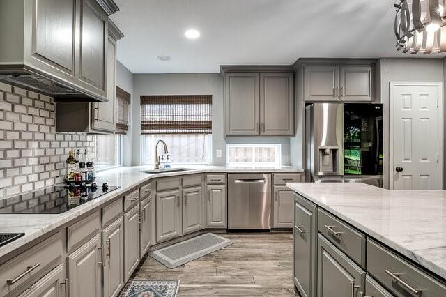 807 Rolling View Court