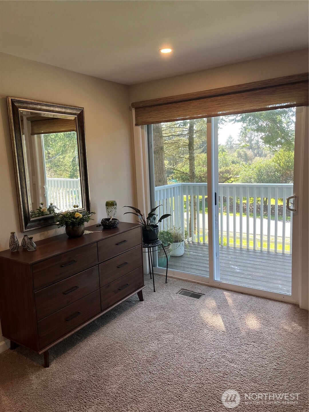 102 N Narwhal Loop NW