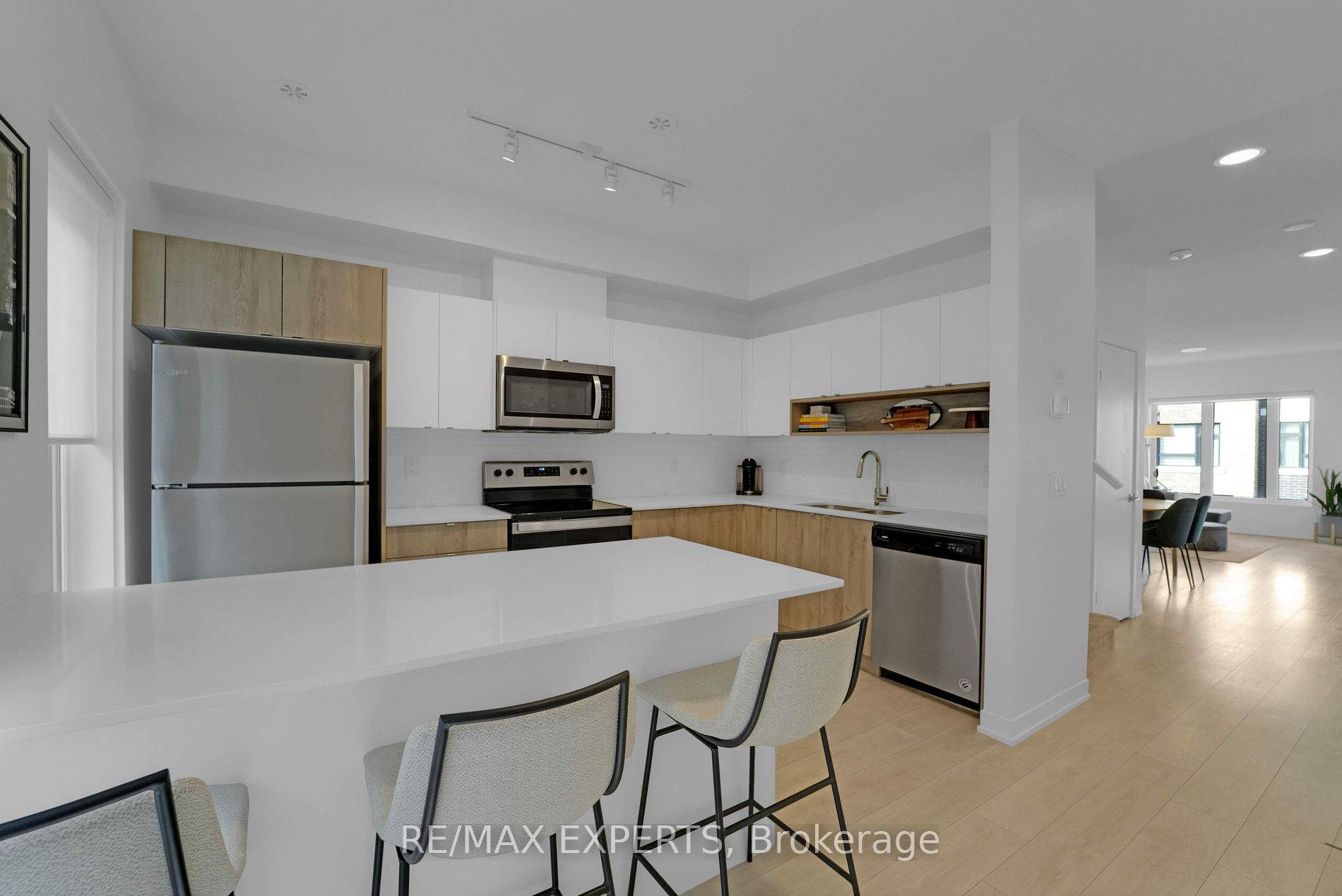 1095 Cooke Blvd 37
