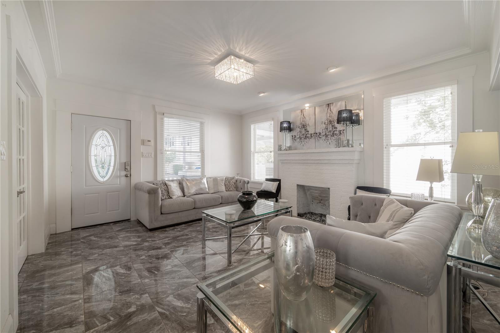 2921 W El Prado Boulevard