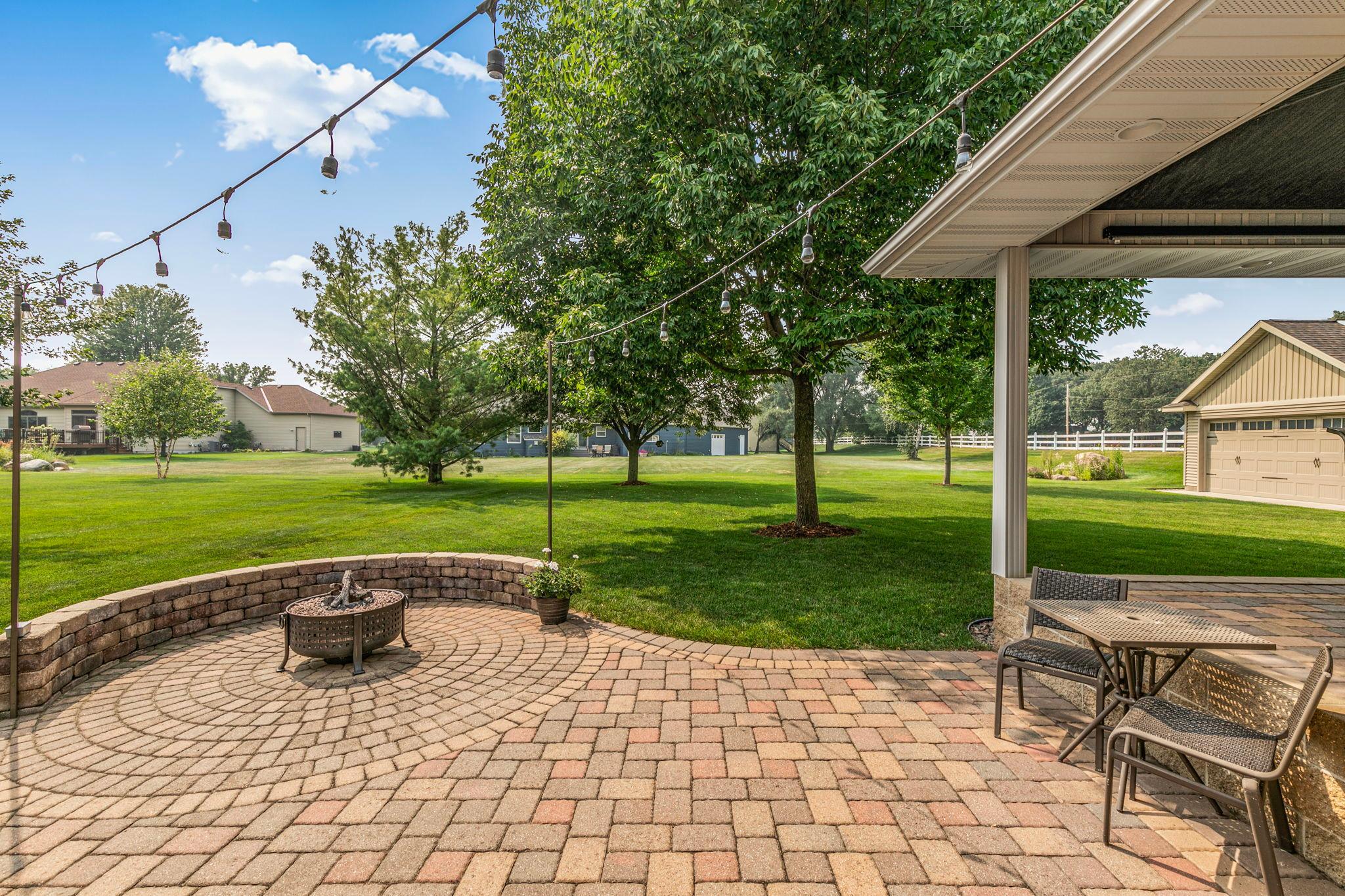 1201 Huntington Drive S