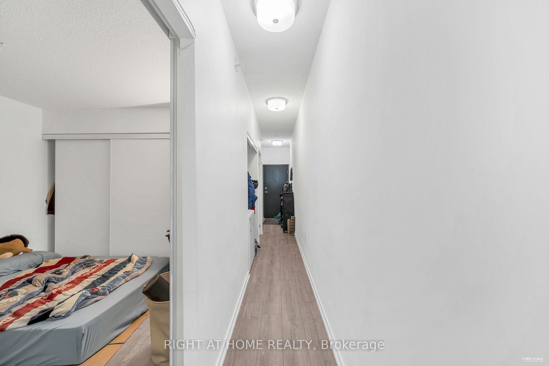 36 Lisgar St 619W