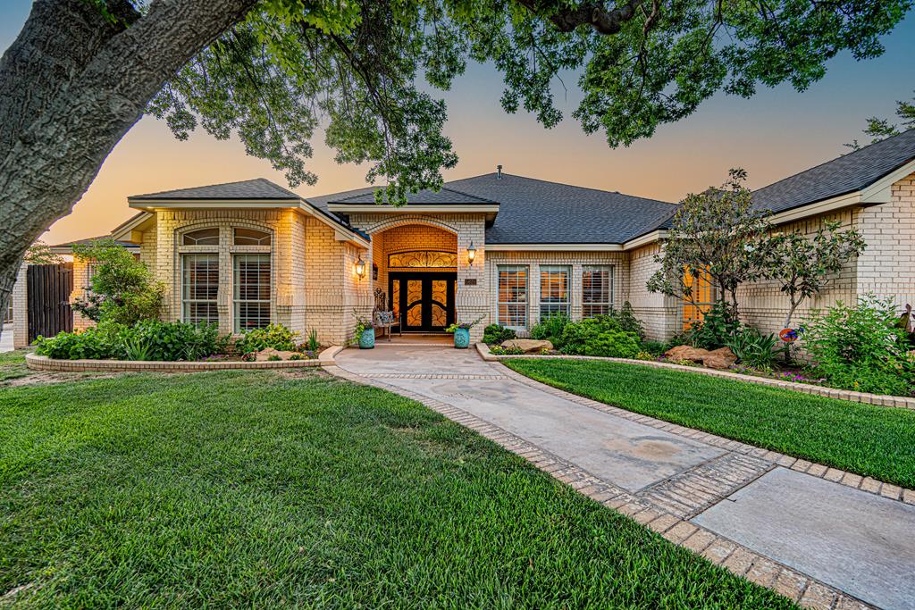 TOTAL REFRESH! STUNNING UPDATED Grassland!  Incredible Entertainers floor plan. SO LIGHT AND BRIGHT,  hand-scraped hardwood floors, a huge open gourmet kitchen, with tons of cabinets and granite counters. Formal dining, formal living room, high ceilings, iron doors, Swimming pool with a full-size outdoor kitchen and fireplace, additional private, lush patio off the den, Primary with Bay windows overlooking the pool and patio. Spa-Grade Primary Bath, Tons of Parking, and Outdoor Green Spaces. UNDER MIDCAD TAX VALUE.  HOT SUMMER PARADISE HERE with this TROPICAL DREAM POOL! SO EASY TO FALL IN