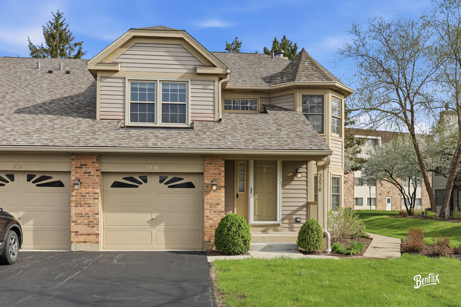 Beautifully updated 2nd-floor townhome in highly desirable Frenchman's Cove! 3 bed 2 bath. Move-in ready property features soaring vaulted ceilings, an open layout, and incredible natural light throughout. Kitchen features rich mahogany cabinetry, quartz countertops and stainless-steel appliances. Major updates already done for you-remodeled bathrooms, newer flooring throughout, & fresh paint. Spacious living and dining area with fireplace creates the perfect space to entertain or unwind. The impressive primary suite offers a private spa-like bath with double vanity, soaking tub, and separate shower. Third bedroom offers ideal flexibility for a home office or guest bedroom. In-unit laundry with cabinet space and storage. Attached garage and maintenance-free living in a prime location close to shopping, dining, parks, and expressways. Nothing to do but move-in.