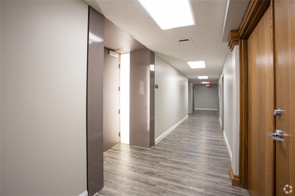 8320 N Oak - 222 Trafficway