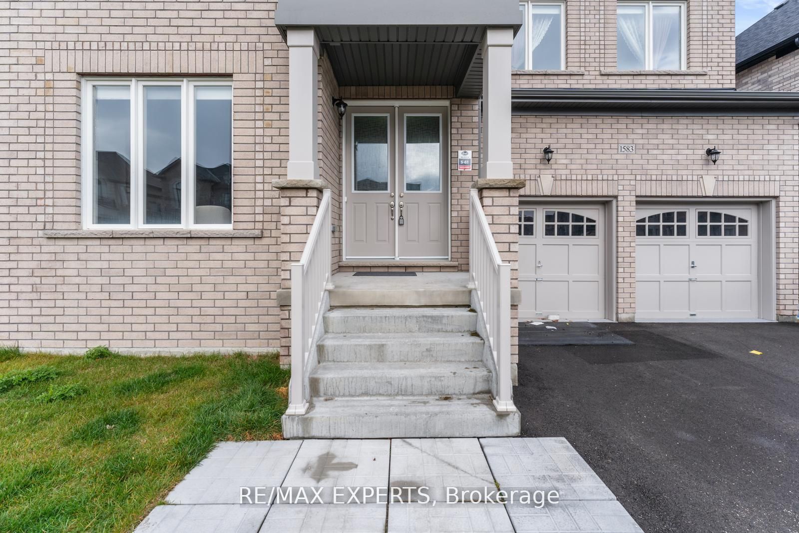 1583 Stovell Cres
