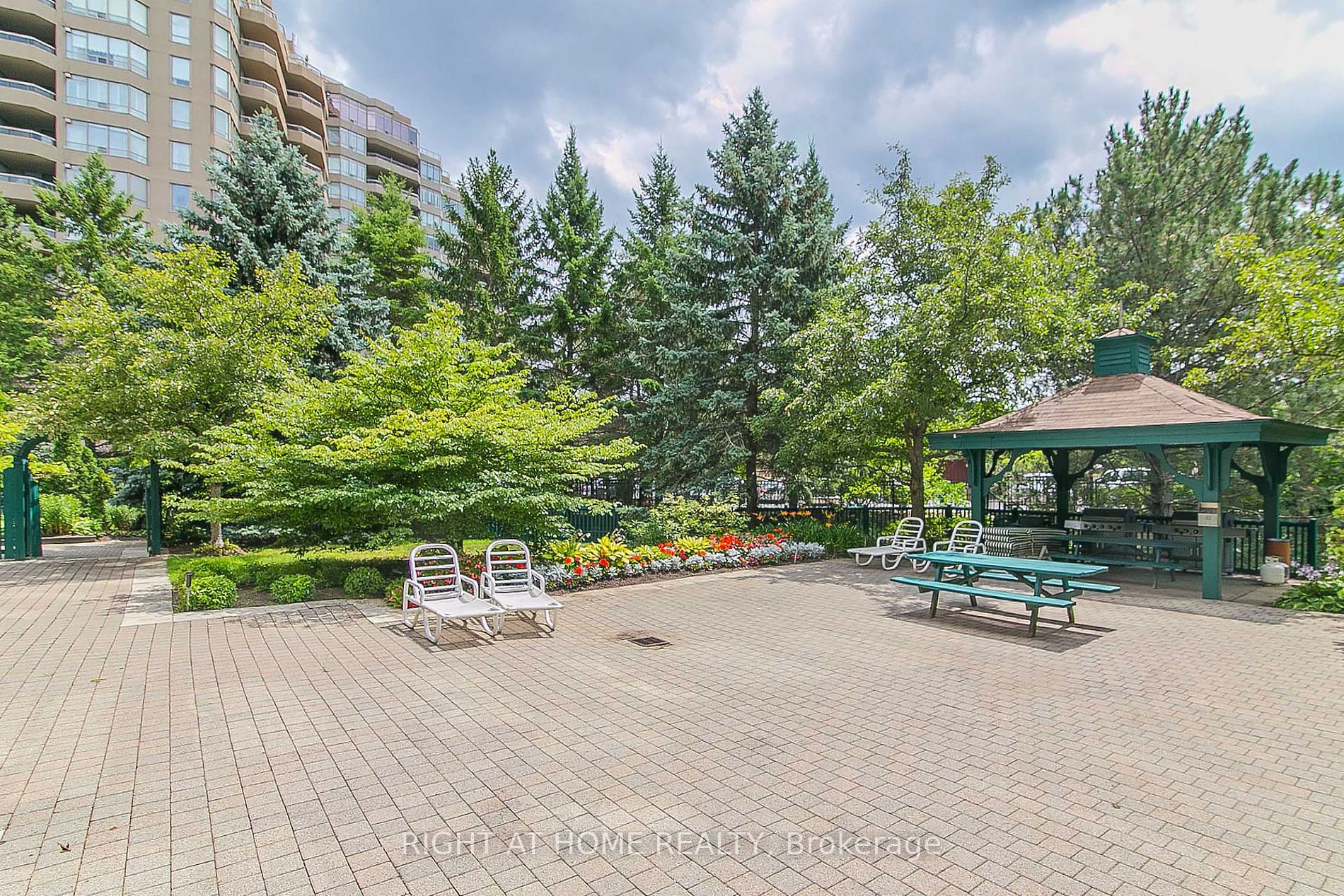55 Austin Dr 806