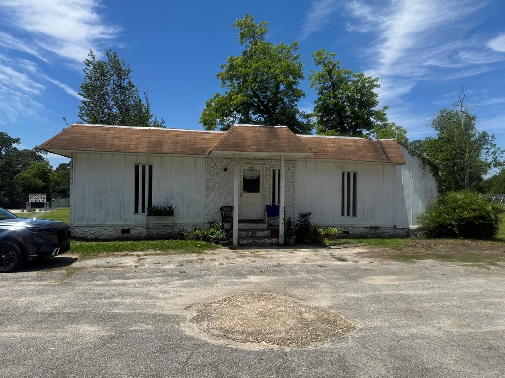 Perfect office space on Hwy 84 in Cairo...Great visibility...Call today