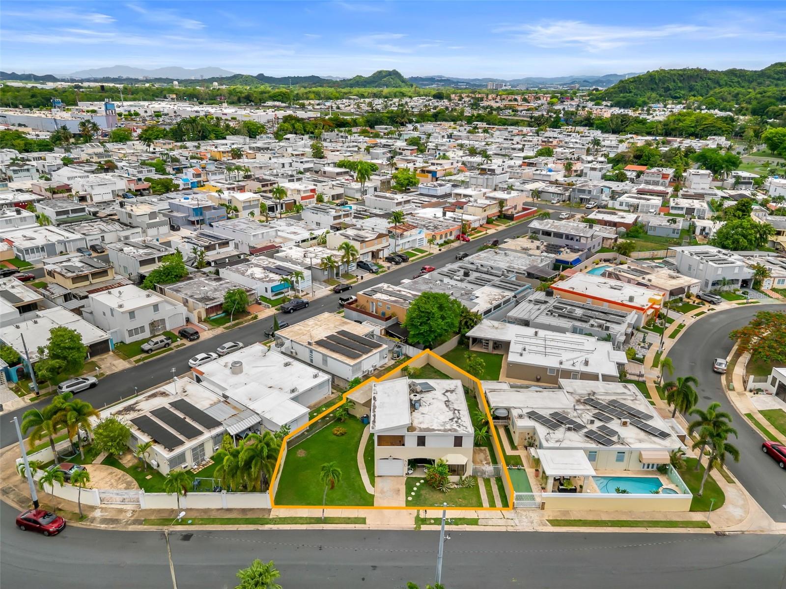 Excellent property located in the gated community of Río Hondo II, offering a prime location near Bayamón’s main highways, shopping centers, and attractions. The residence is located directly across from Río Hondo Shopping Center, approximately one minute from PR-167 and Expressway PR-22, and less than five minutes from Parque de las Ciencias and Plaza del Sol. Luis Muñoz Marín International Airport is approximately 20 minutes away, depending on traffic.The property sits on an approximately 407-square-meter lot and features two levels, three bedrooms, and two and a half bathrooms. The primary bedroom includes an exceptionally spacious, custom-built walk-in closet. Both full bathrooms are located on the second floor, while the half bathroom is conveniently located on the first floor.Additional features include two terraces—one on the lower level and another on the upper level—a solar water heater, a storage area in the rear, and ample parking in both the front and back of the property. A gated side entrance provides an ideal space for storing a boat, jet ski, recreational vehicle, or additional vehicles.The backyard offers excellent potential for the construction of a swimming pool. The property may also offer short-term rental potential, subject to the community’s regulations, applicable permits, and governmental requirements.Community amenities include controlled access, a baseball field, tennis court, dog park, and children’s recreational area. Its convenient location provides easy access to hospitals, restaurants, shopping centers, Cataño, and other major destinations throughout the metropolitan area.For additional information or to schedule a private showing, please contact Gerardo Espinet.