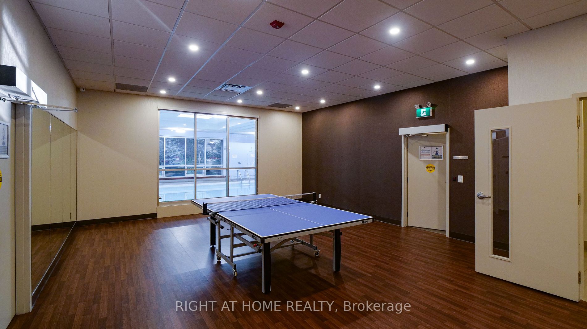 812 Burnhamthorpe Rd 705