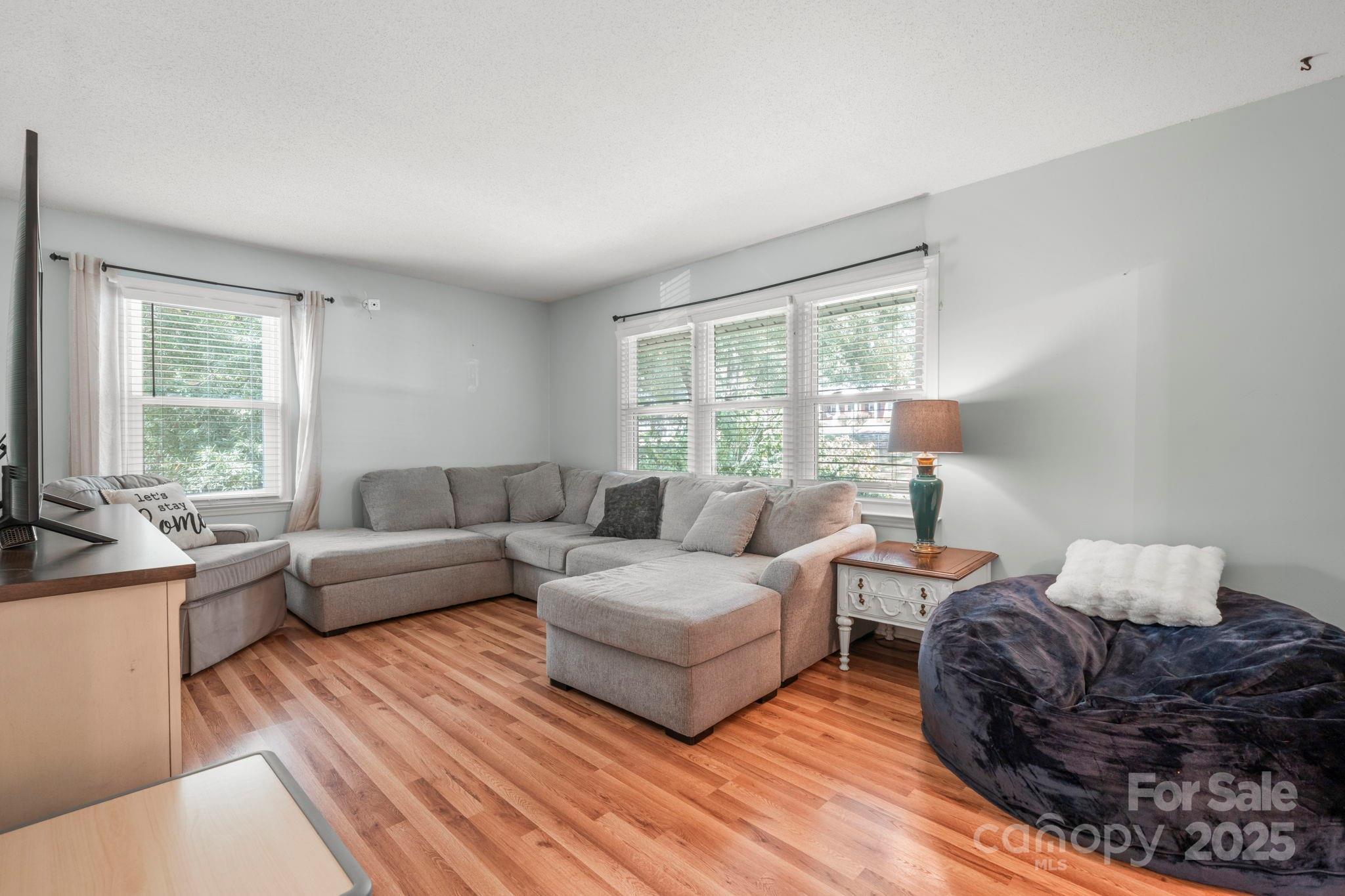 312 W Murray Street