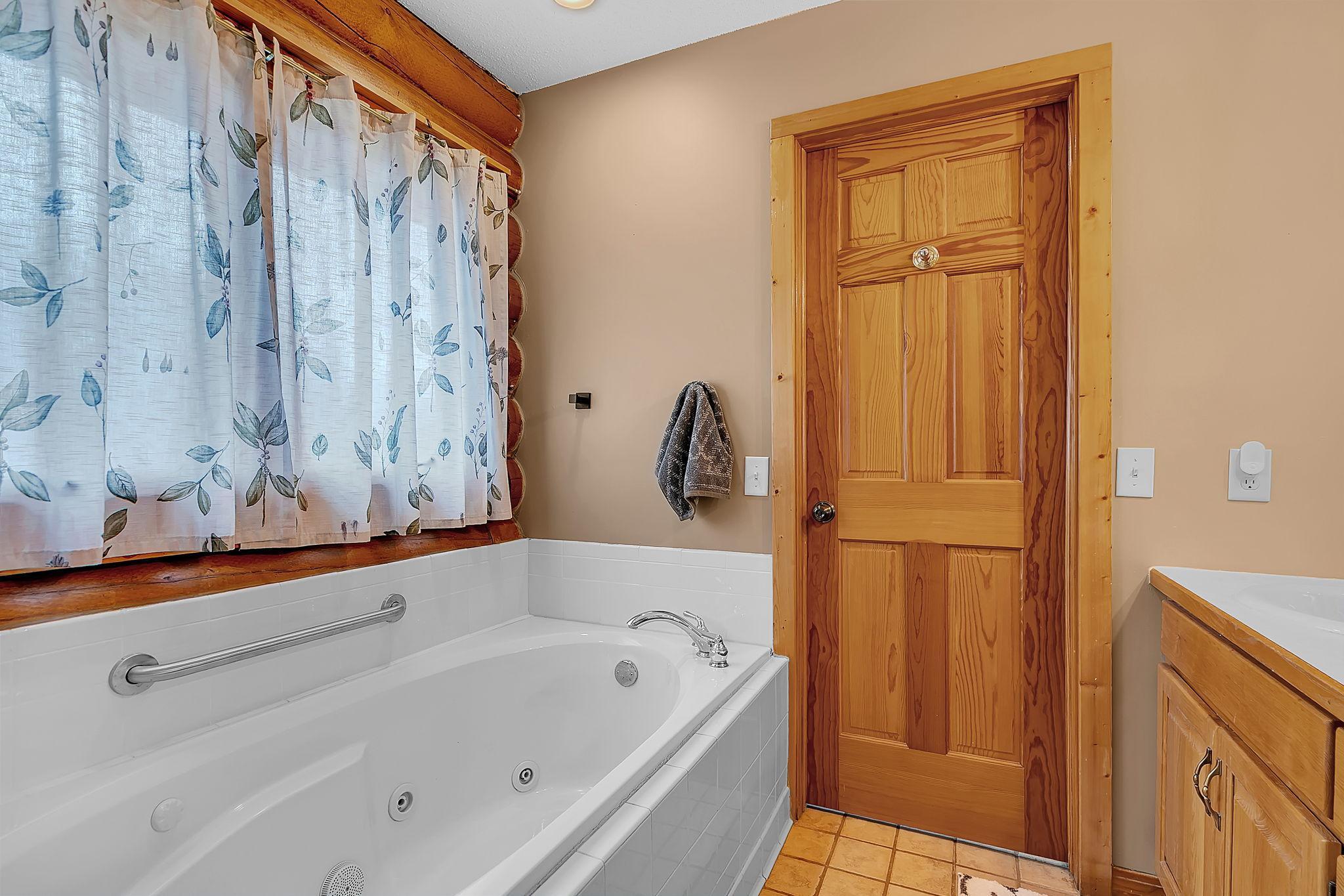 20368 Edgehill Circle