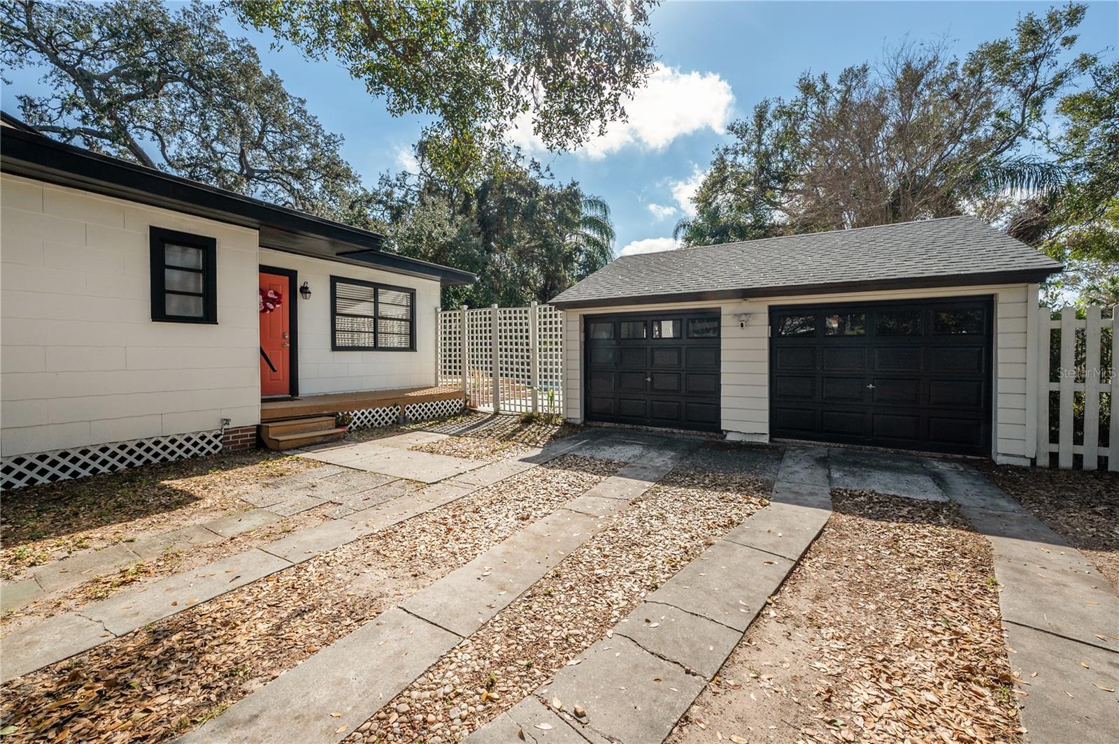 1209 E Idlewild Avenue