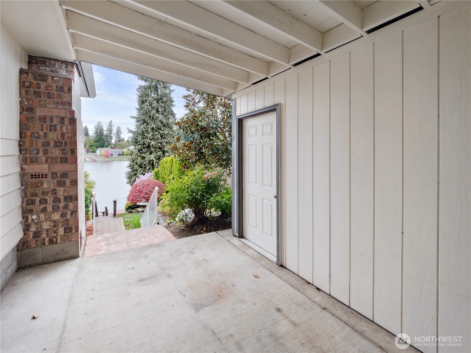 1119 Lake Vista Boulevard S