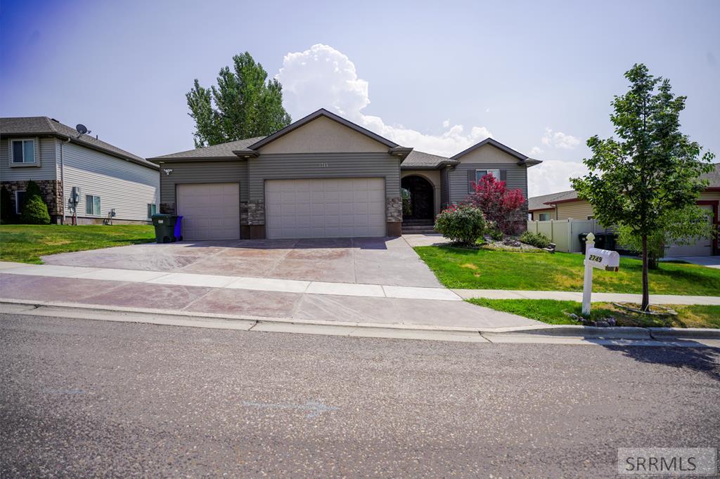 2749 Hillview Drive