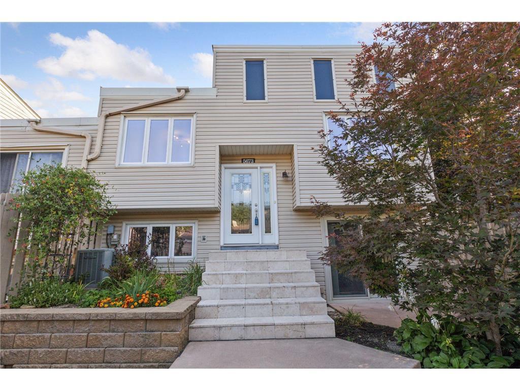 5673 W Bavarian Pass