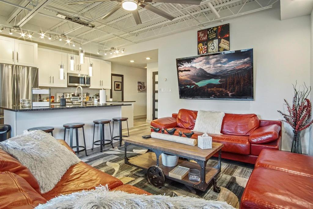This luxurious, gated condo is the perfect place to call home in the heart of Midtown OKC!Located in a vibrant and modern neighborhood, this newly renovated studio offers all the comforts of home with spectacular skyline views, close to bars and restaurants. Near the city's best restaurants, shopping, & entertainment!The condo can be sold furnished!