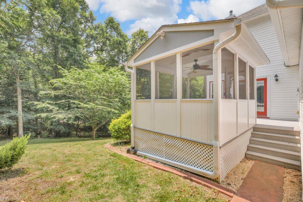 105 Londonderry Lane