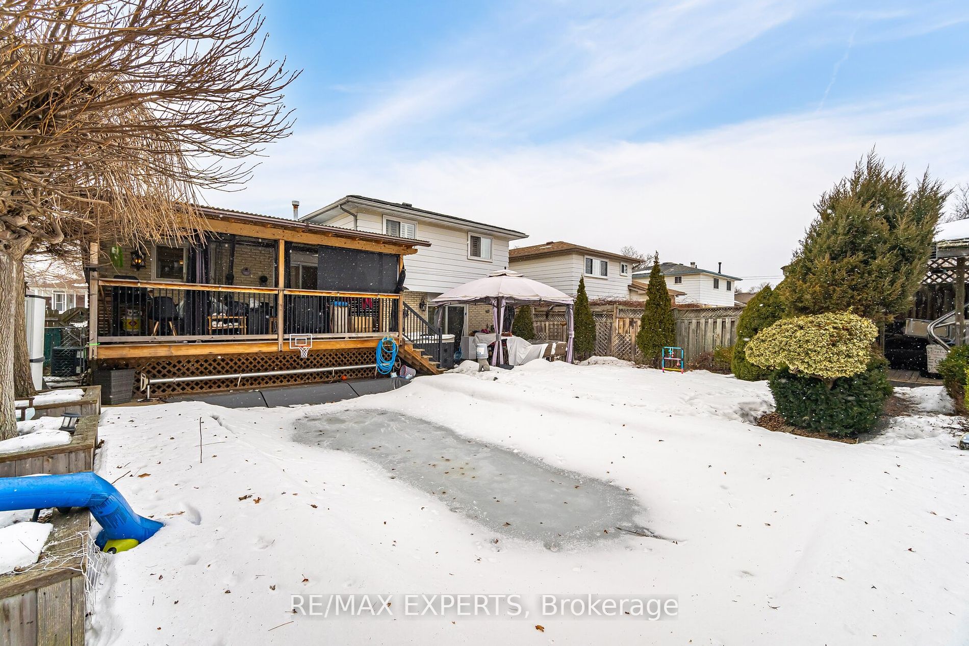 92 Ambleside Dr