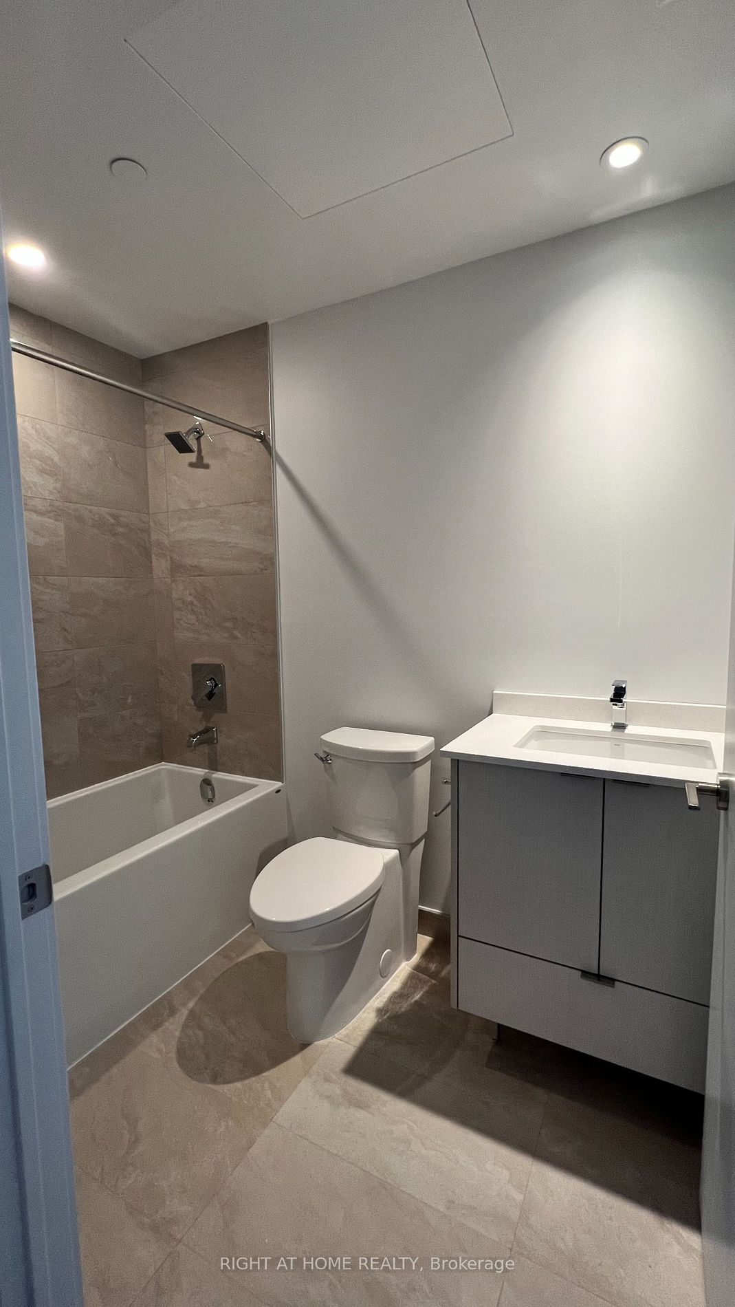 1928 W Lakeshore Blvd 2708