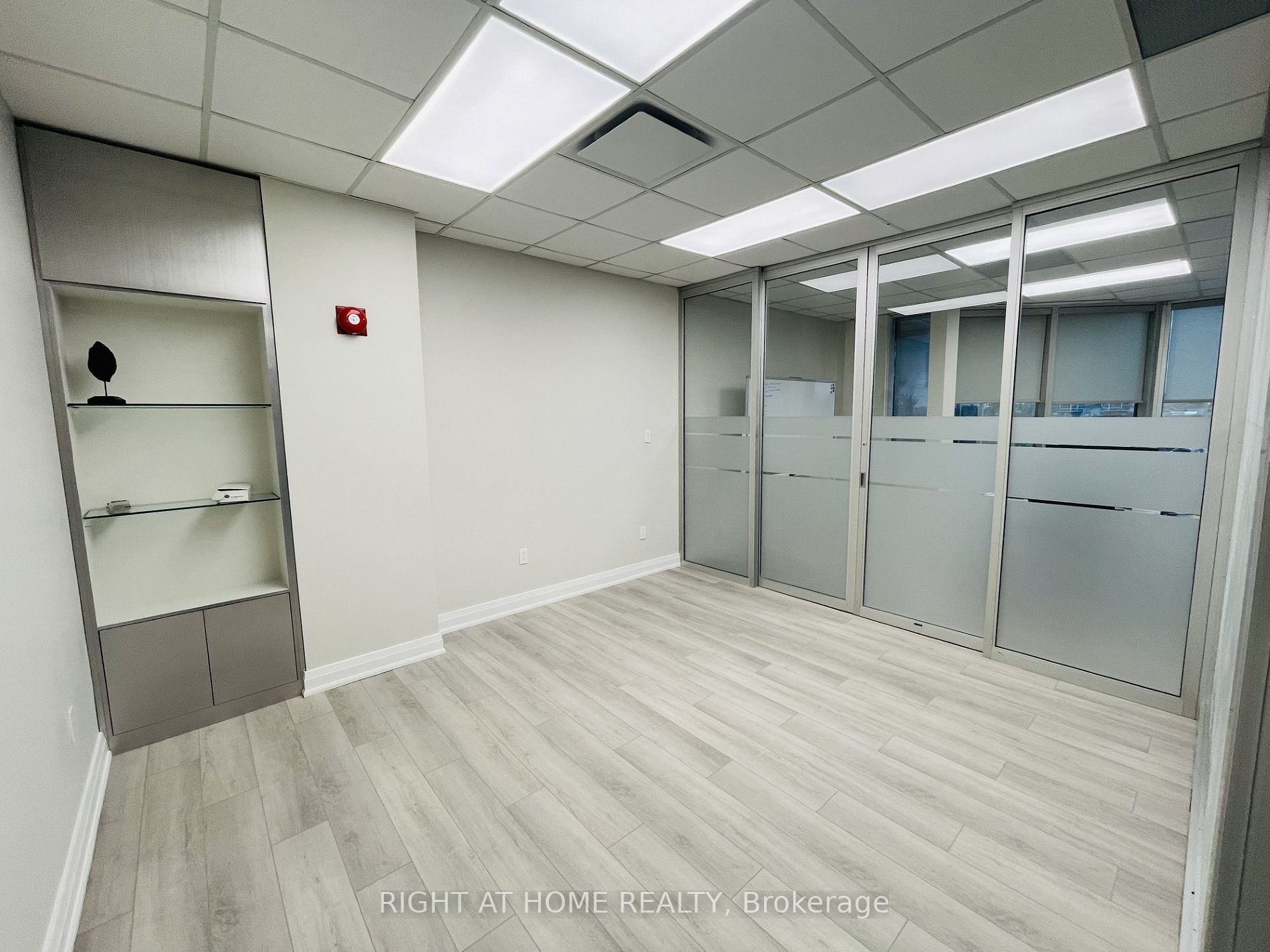 15 Wertheim Crt 204