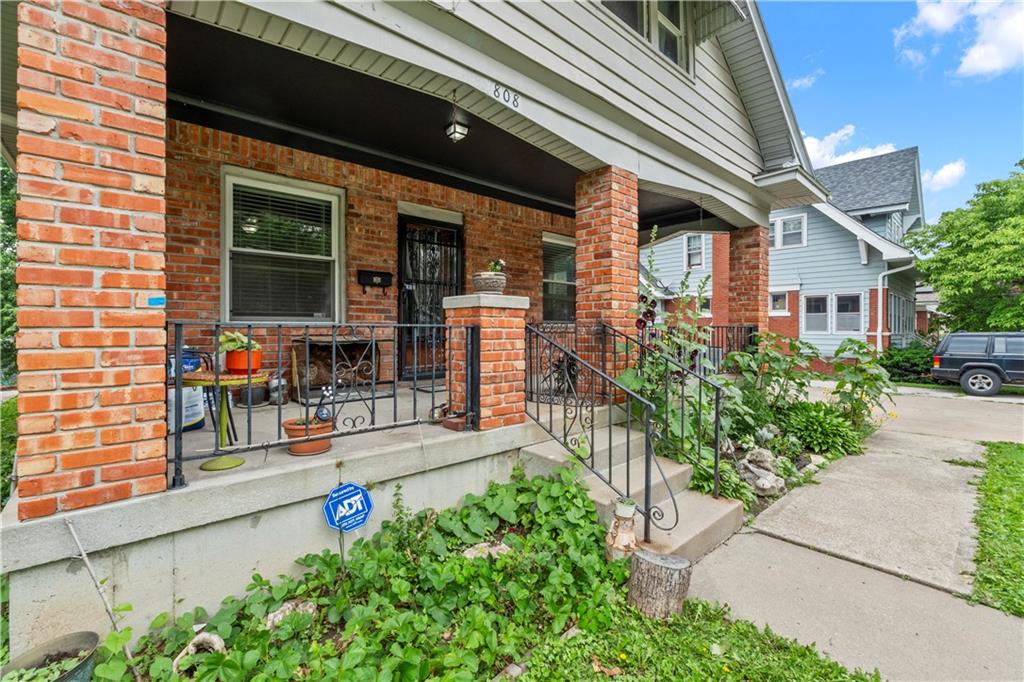 808 N River Boulevard