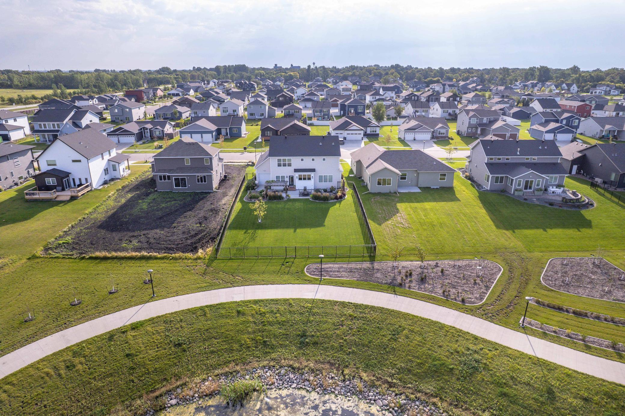 8825 Meadowlark Parkway