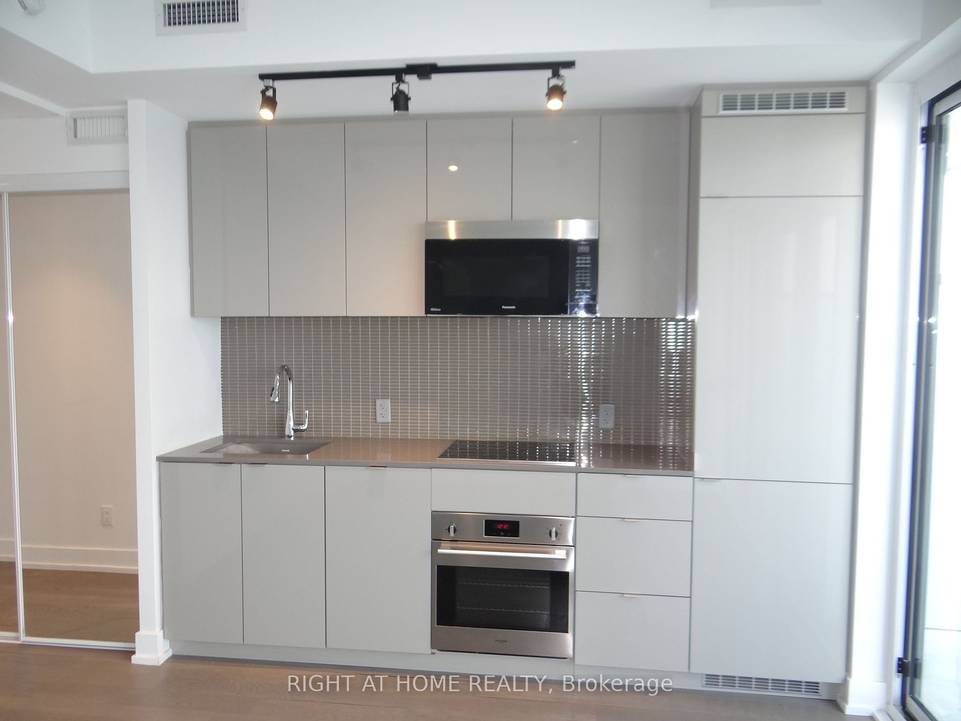 7 Grenville St 4602