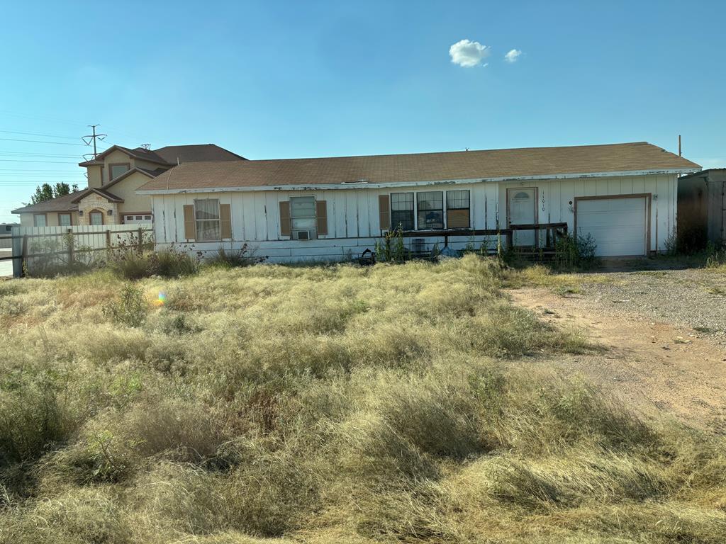 INVESTOR SPECIAL!   Seller will not do any repairs.  "SOLD AS IS WHERE IS"  2 Bedrooms, or could be a 3 Bedroom, 2 Baths, 1 Living Area.  Approximate 4.190 Country Acreage.  Take a flash light with you.  No electricity