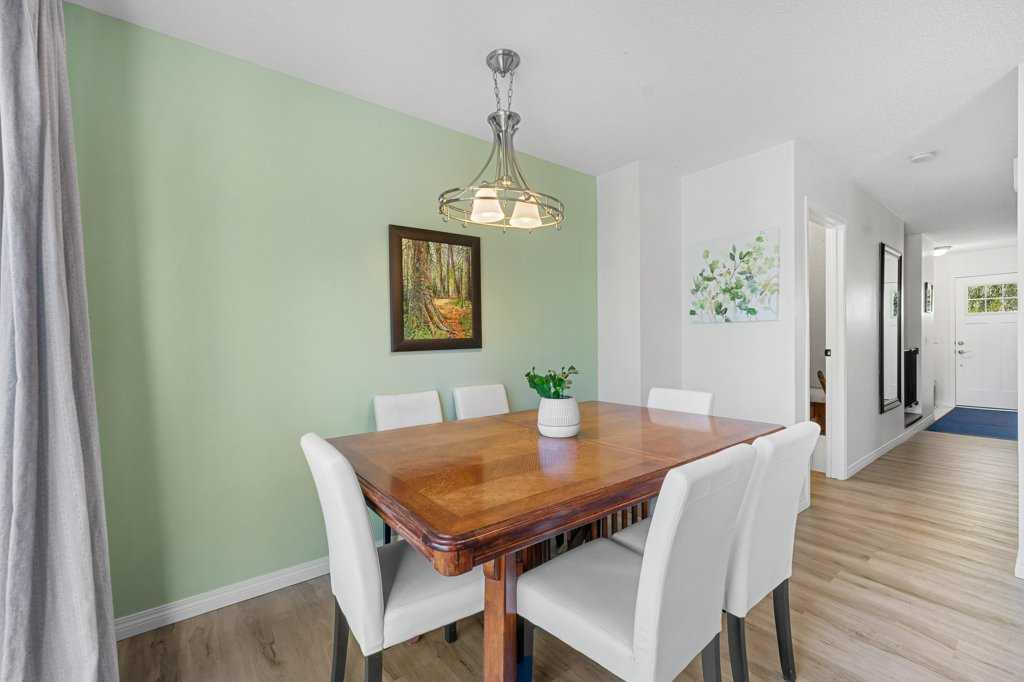 3 Falsby Place NE