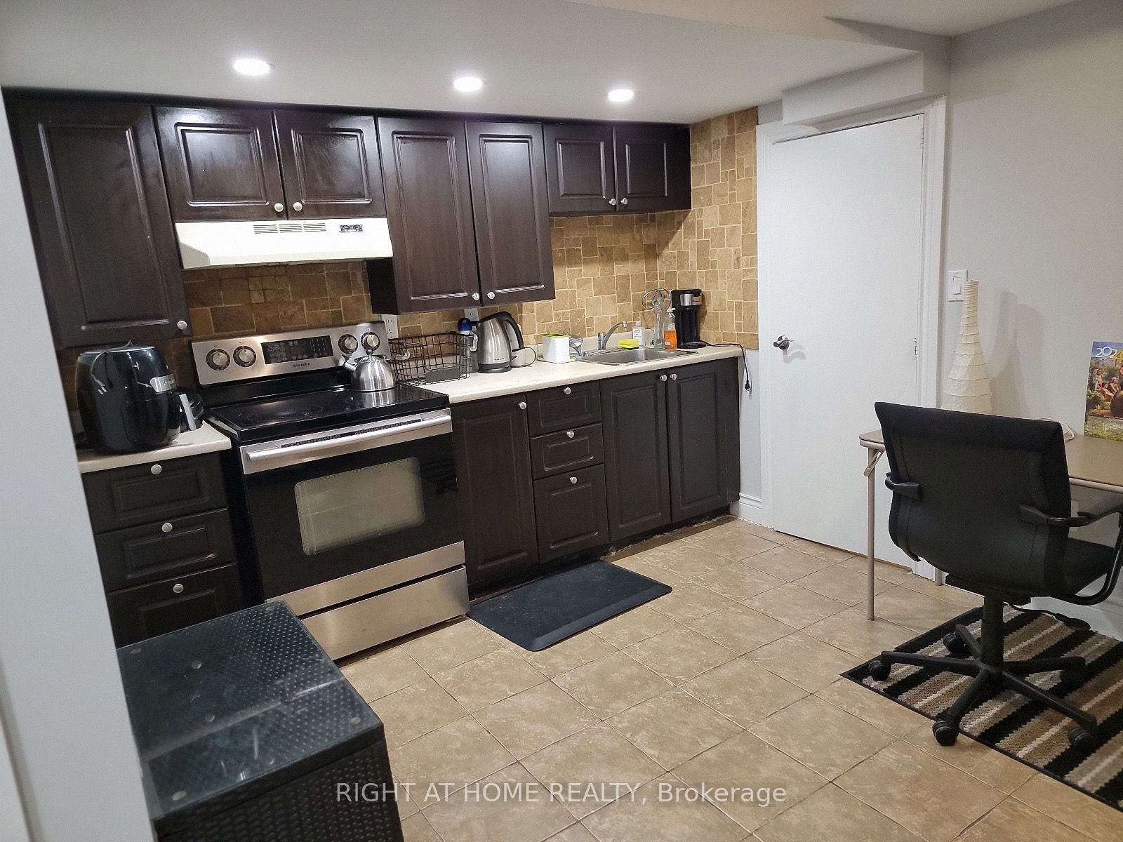 5565 Bonnie St
