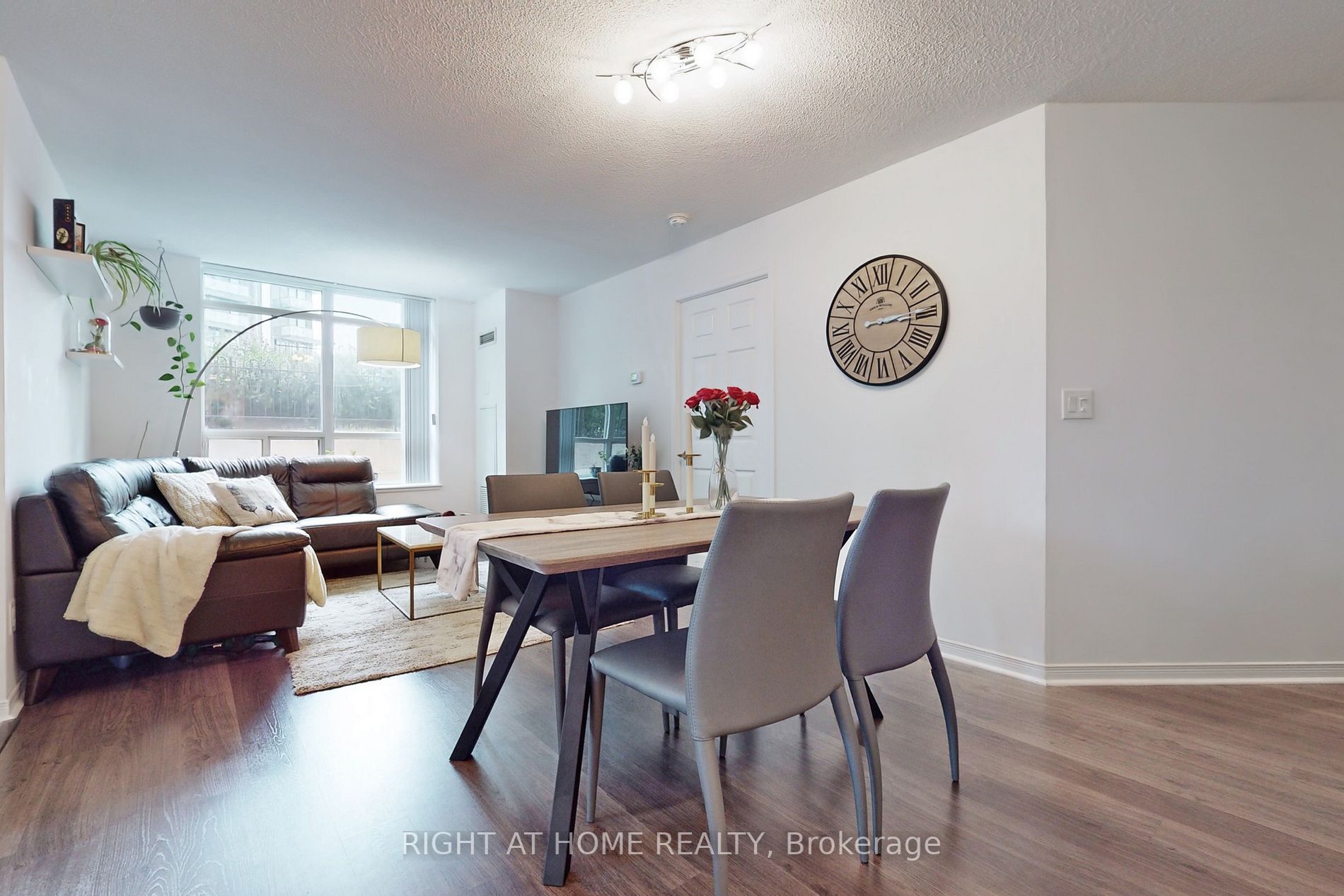 75 King William Cres 204
