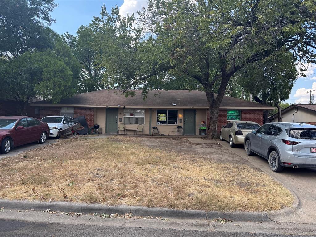 This is your chance to own an investment property thats only a 4 minute drive to OU Gaylord Stadium. This is a duplex and each side is 2 beds 1 bath. Both sides are currently rented at $1000 each.  Seller is only selling it has a whole and not splitting the sides.